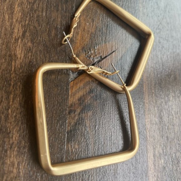 ♥  “Lola” Square Hoops ♥  Earrings - Picture 5 of 6